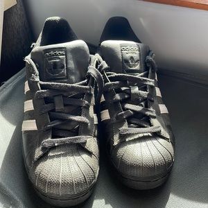 Adidas sneakers size 6 male. Black and white